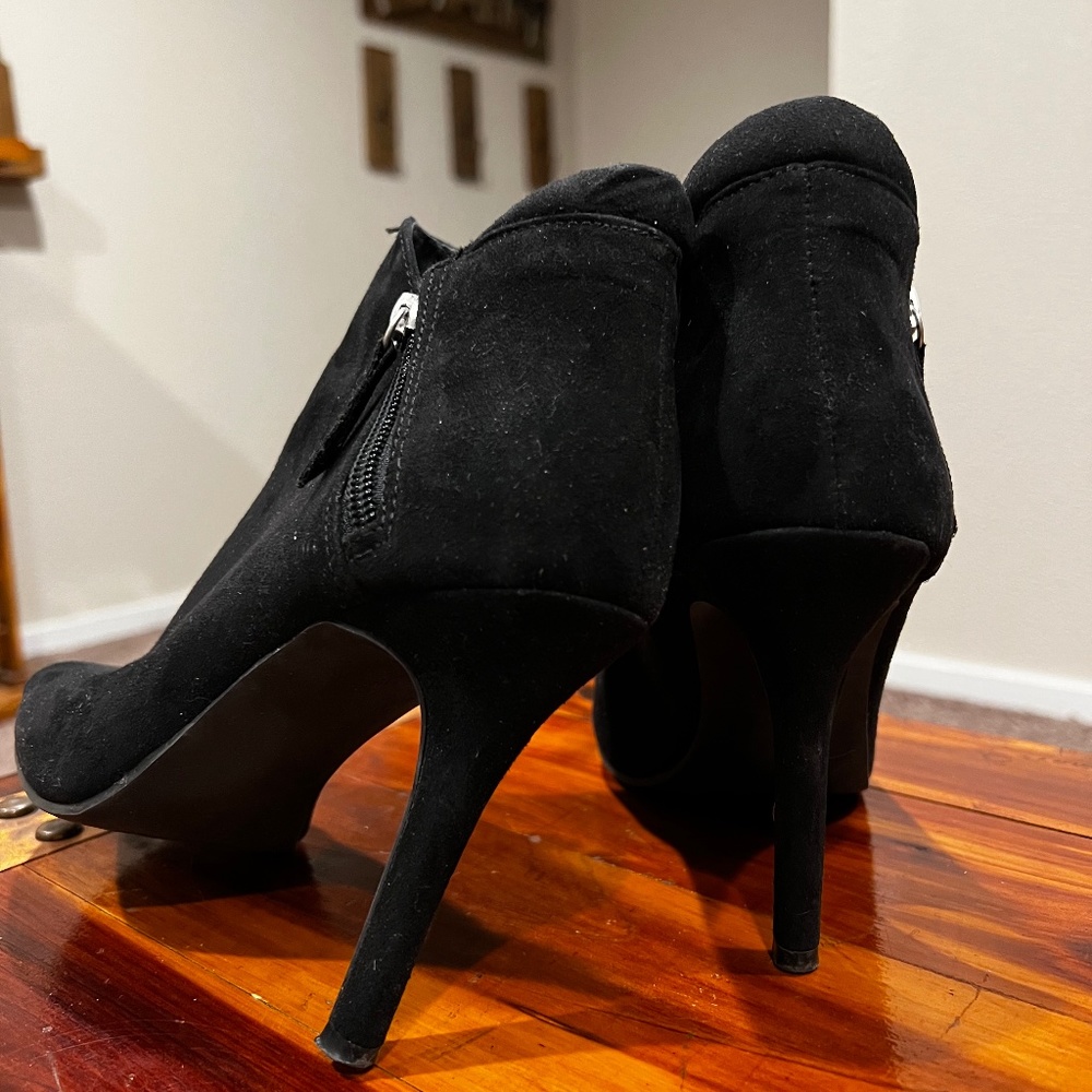 Open Booties - Picture 3 of 5